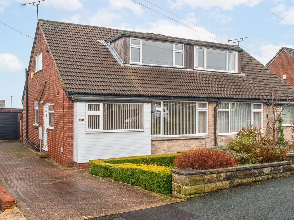 4 bed semidetached house for sale in Kingsdale Gardens, Drighlington