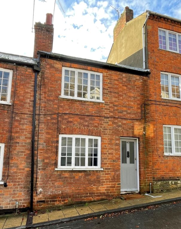 2 bed cottage to rent in Well Street, Buckingham, Buckinghamshire MK18