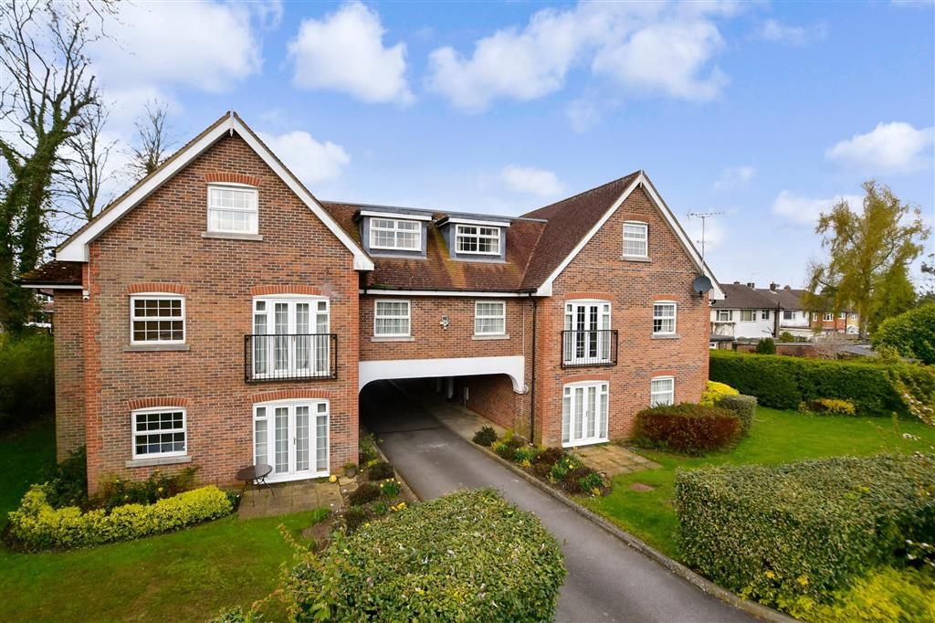 2 bed flat for sale in Brighton Road, Lower Kingswood, Tadworth, Surrey