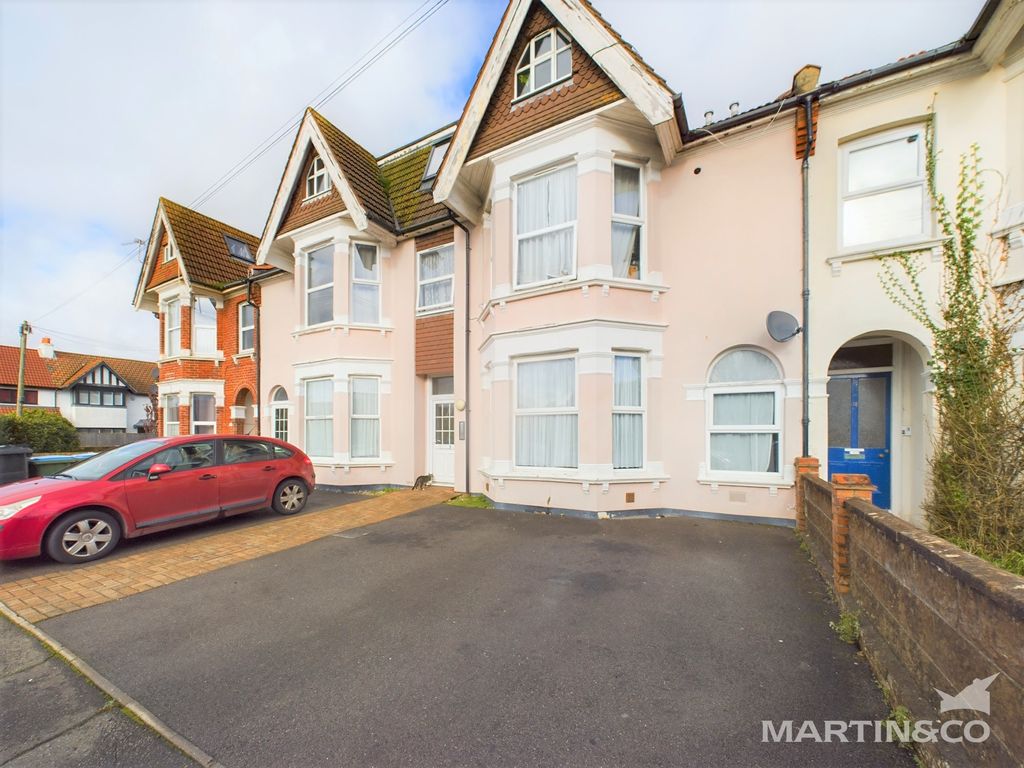 2 bed flat for sale in Glencathara Road, Bognor Regis, West Sussex PO21