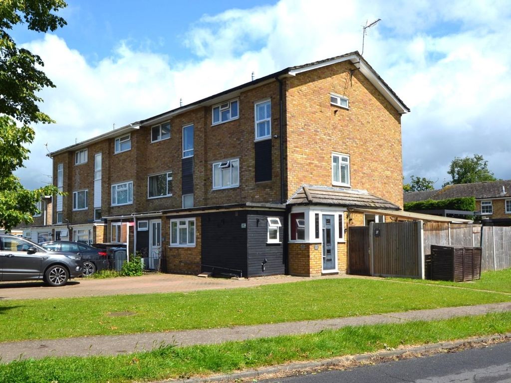 4 bed end terrace house for sale in Vicarage Road, Buntingford SG9, £