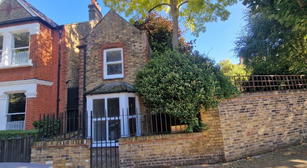 1 bed detached house to rent in Crieff Road, London SW18, £1,900 pcm Zoopla