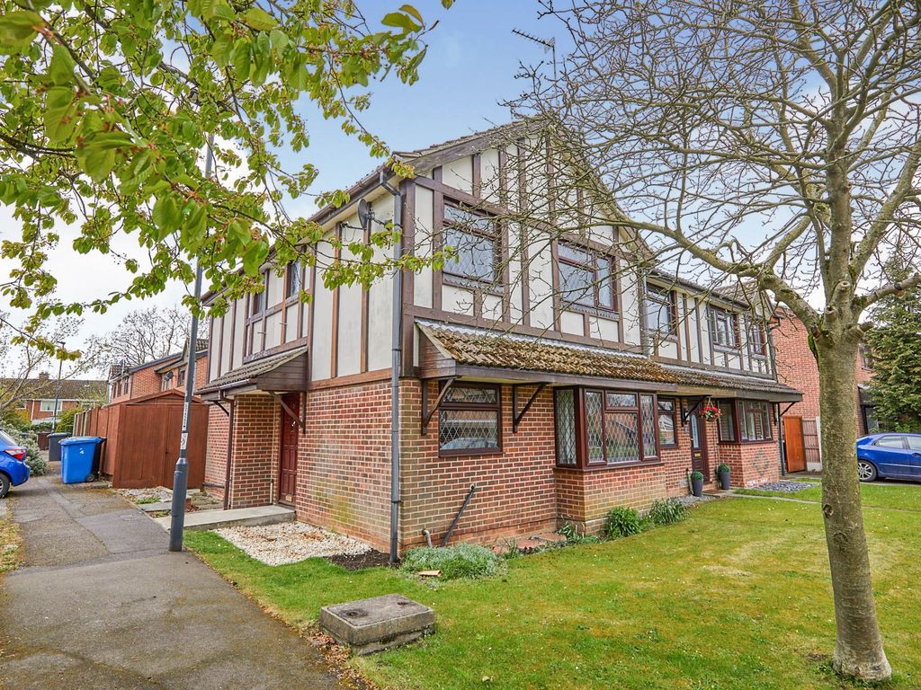 2 bed semidetached house to rent in Greenfinch Close, Spondon, Derby