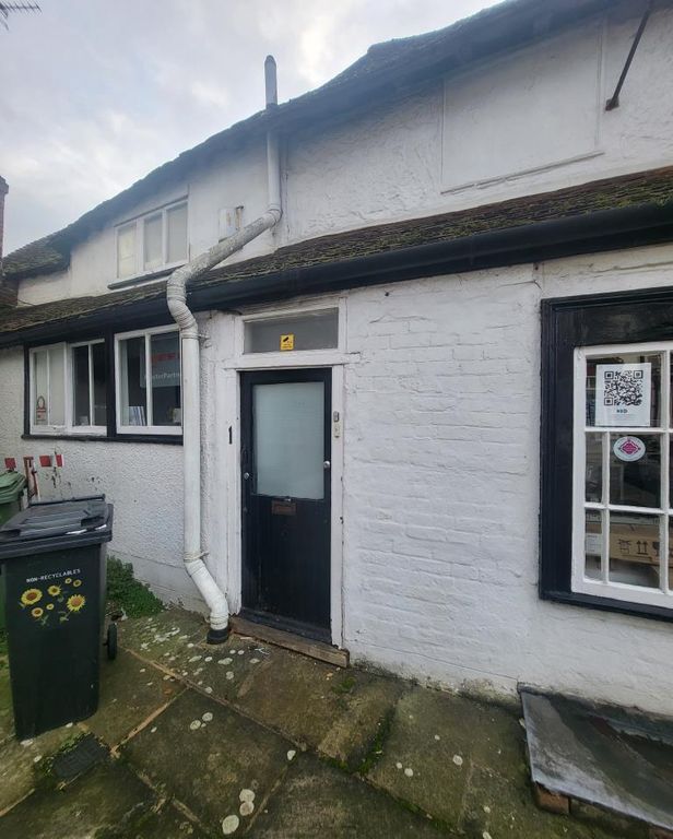 1 bed flat to rent in Cornmarket, Thame OX9, £850 pcm Zoopla