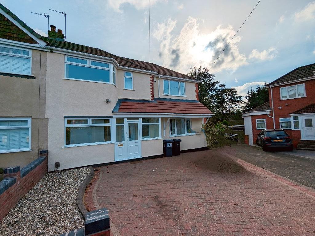 4 bed semidetached house to rent in White Road, Quinton, Birmingham