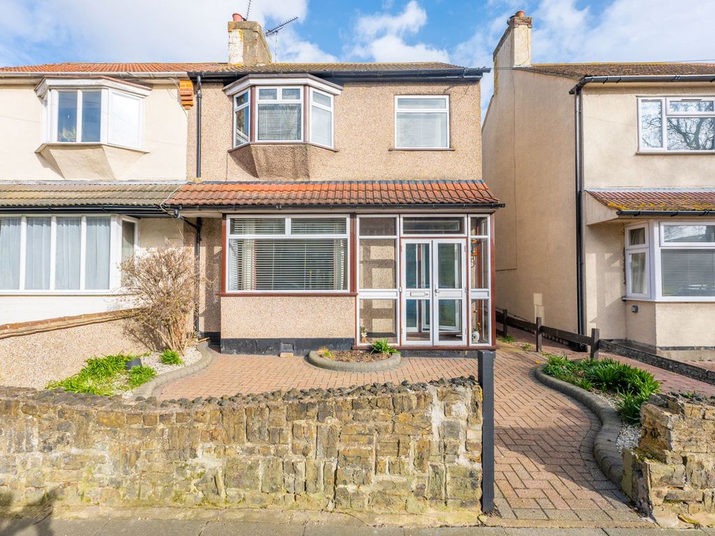 3 bed semidetached house for sale in Arnold Avenue, SouthendOnSea