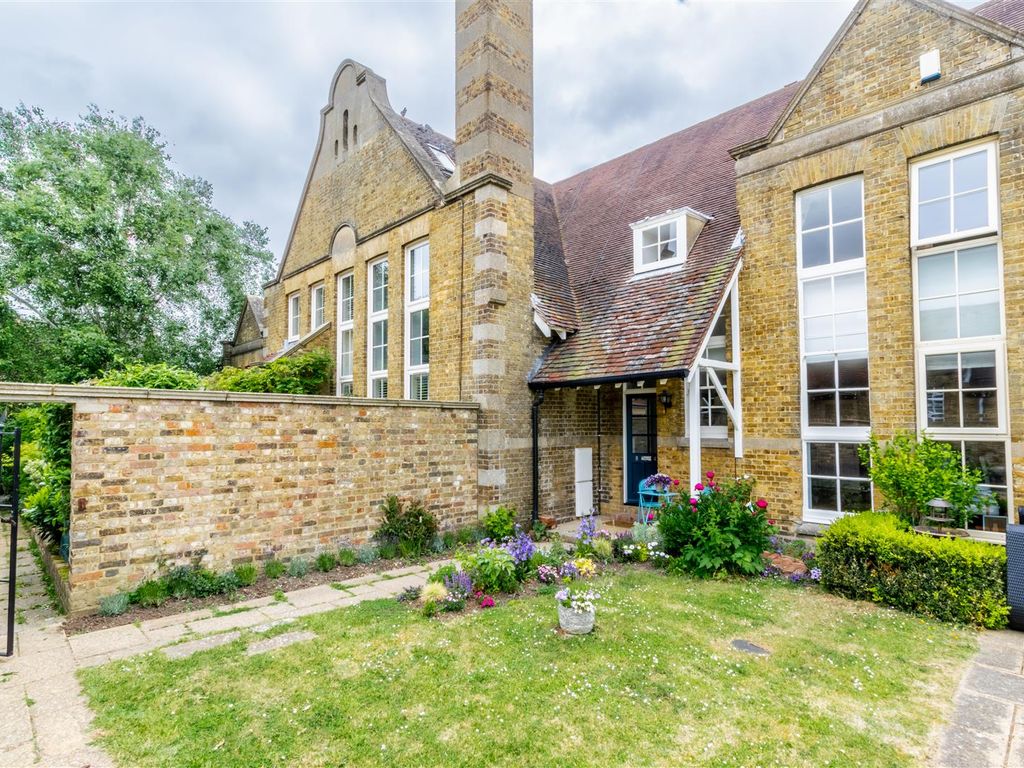 2 bed end terrace house for sale in Ethelbert Road, Faversham ME13, £