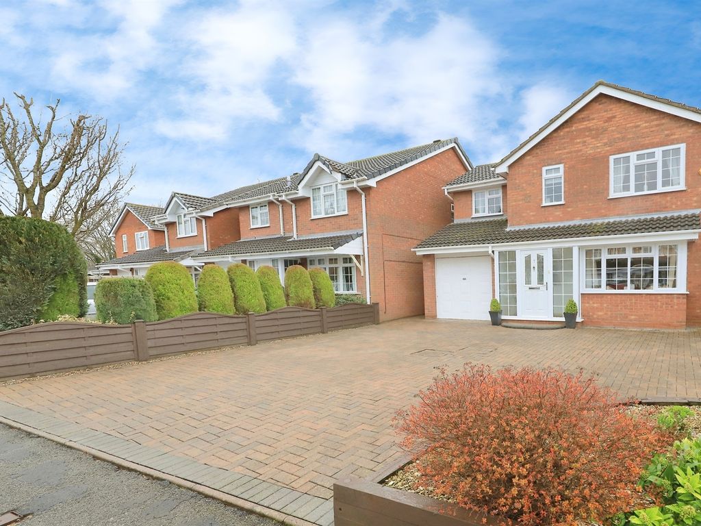 4 bed detached house for sale in Teasel Grove, Featherstone