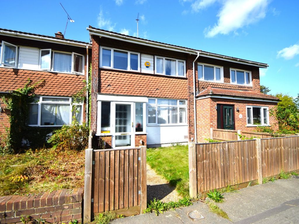 3 bed terraced house for sale in Humber Way, Langley, Berkshire SL3, £