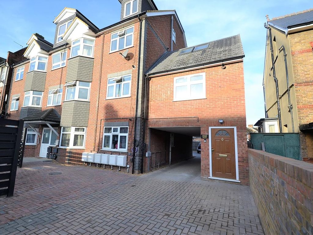 Olivia Mews Hanworth Road Hounslow TW3  