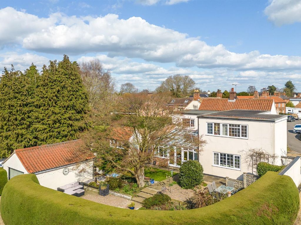 4 bed detached house for sale in Water Lane, Bassingham, Lincoln LN5, £
