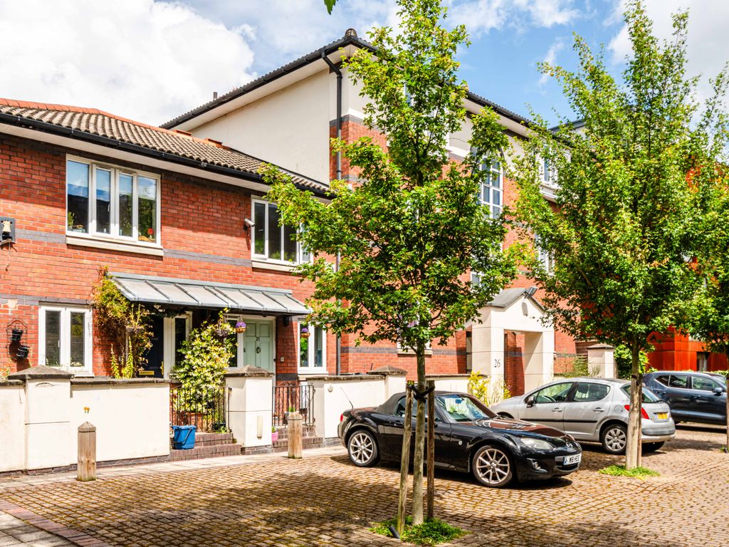 2 bed detached house for sale in Gloucester Square, London E2, £725,000