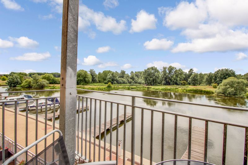 2 bed flat to rent in Wren Walk, Eynesbury, St. Neots PE19, £1,100 pcm