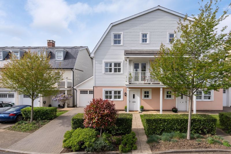 5 bed semidetached house for sale in Westmount Close, Worcester Park