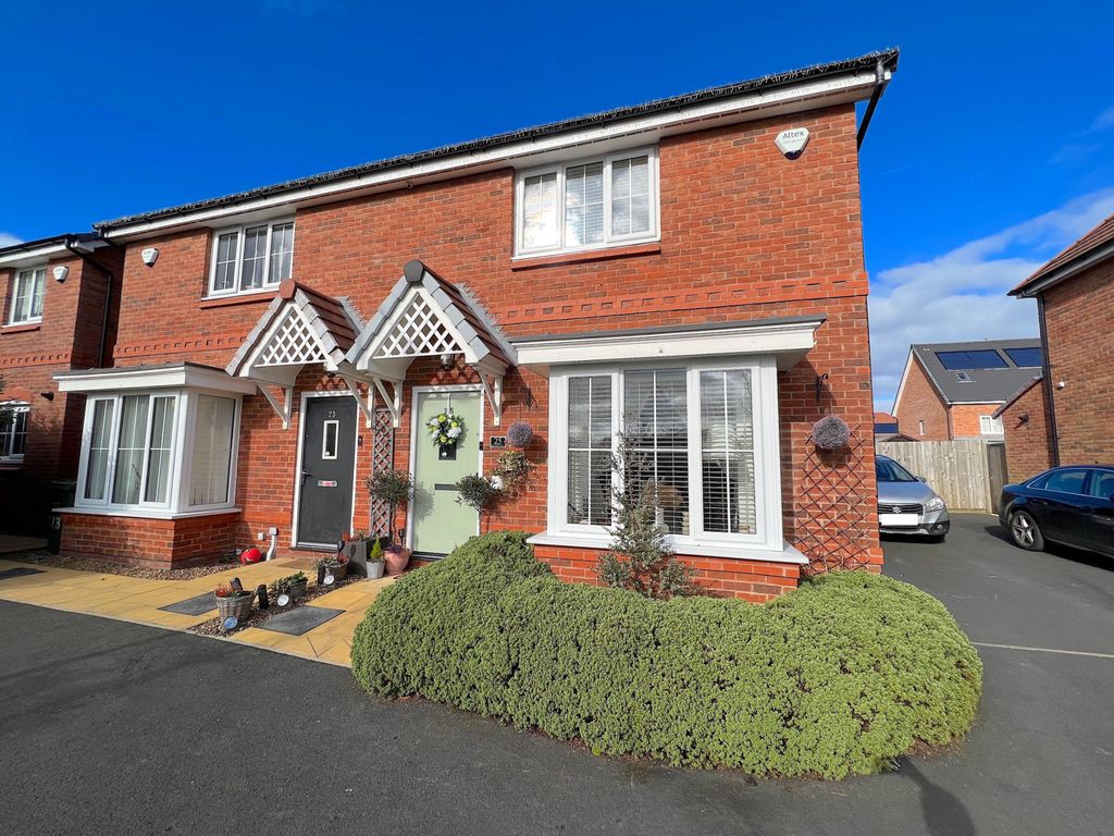 3 bed semidetached house for sale in Blackberry Lane, Stockport SK5