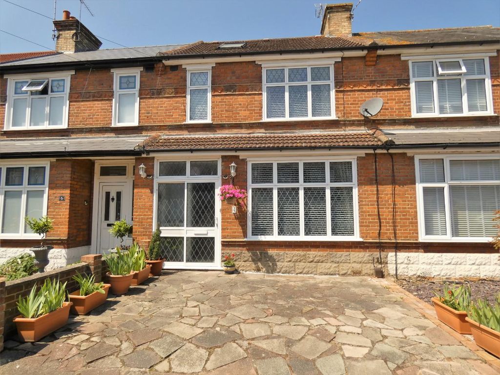 4 bed terraced house for sale in Meadow Road, Gravesend DA11 Zoopla