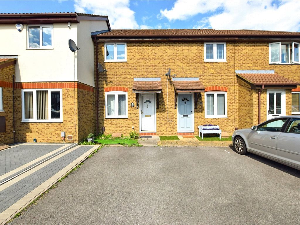 2 bed terraced house to rent in Readers Close, Dunstable, Bedfordshire