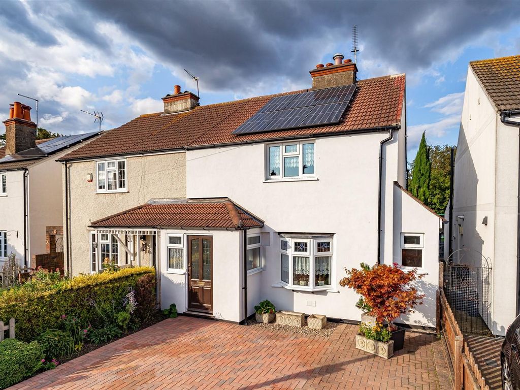 2 bed semidetached house for sale in Fairfield Road, Epping CM16, £