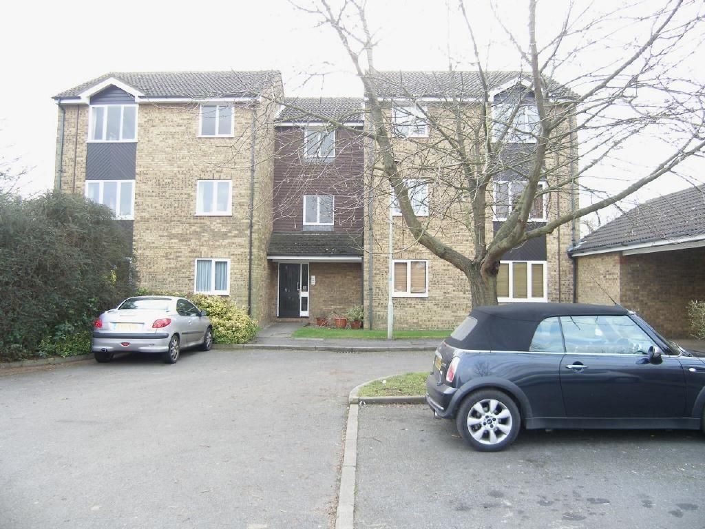 1 bed flat to rent in Wellington Drive, Welwyn Garden City AL7, £1,100