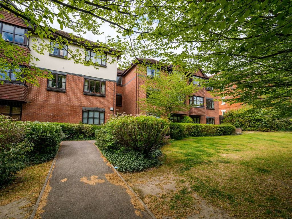 1 bed flat to rent in White Rose Lane, Woking GU22 Zoopla