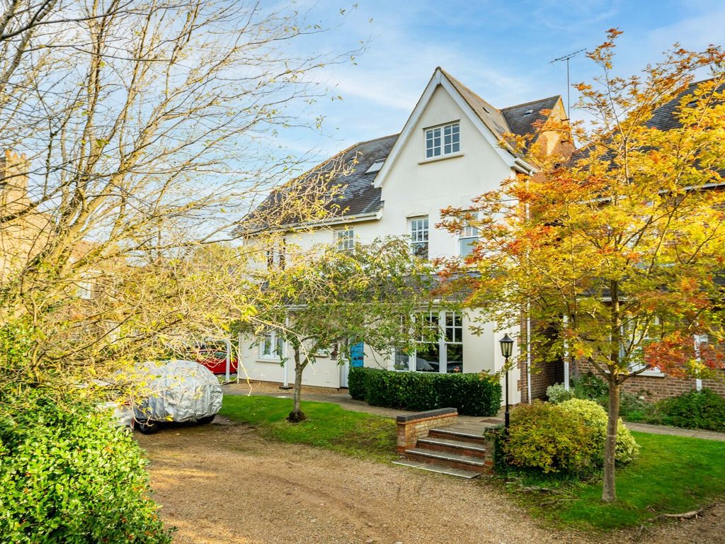 2 bed for sale in Milton Road, Harpenden, Hertfordshire AL5