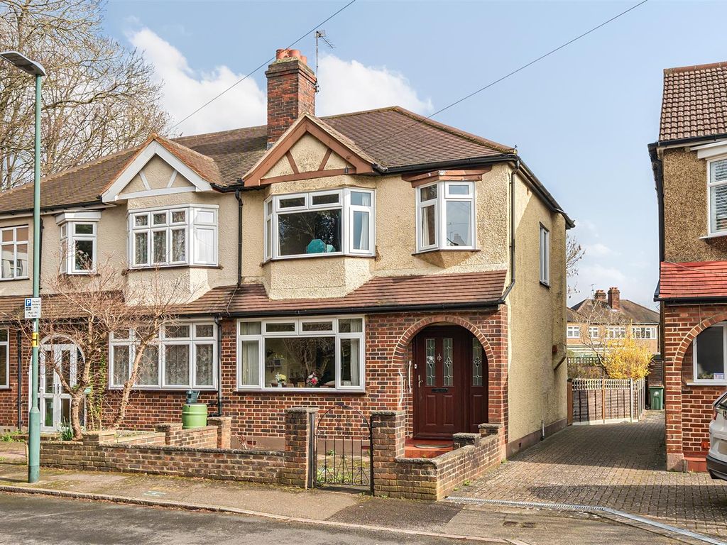 3 bed semidetached house for sale in Birchwood Avenue, Wallington SM6
