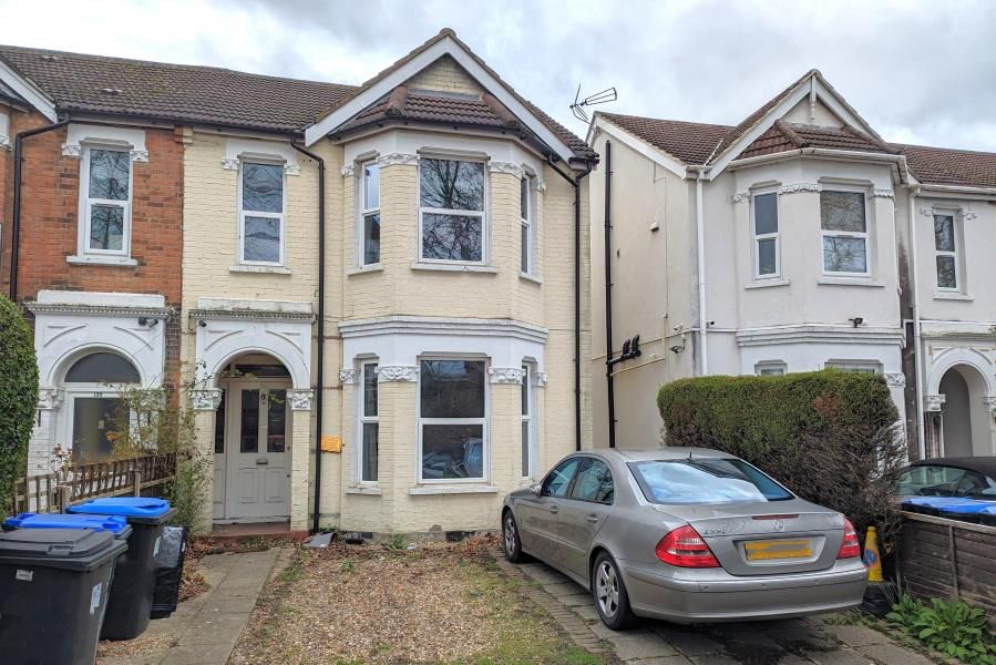 5 bed semidetached house to rent in Woking, Surrey GU21, £2,400 pcm Zoopla