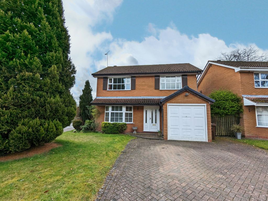 4 bed detached house for sale in Muntz Crescent, Hockley Heath