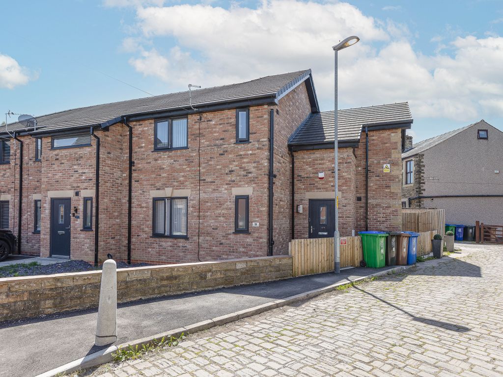 3 bed end terrace house for sale in Moor House Fold, Milnrow, Rochdale