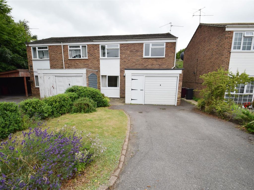 3 bed semidetached house to rent in Galsworthy Drive, Caversham Park