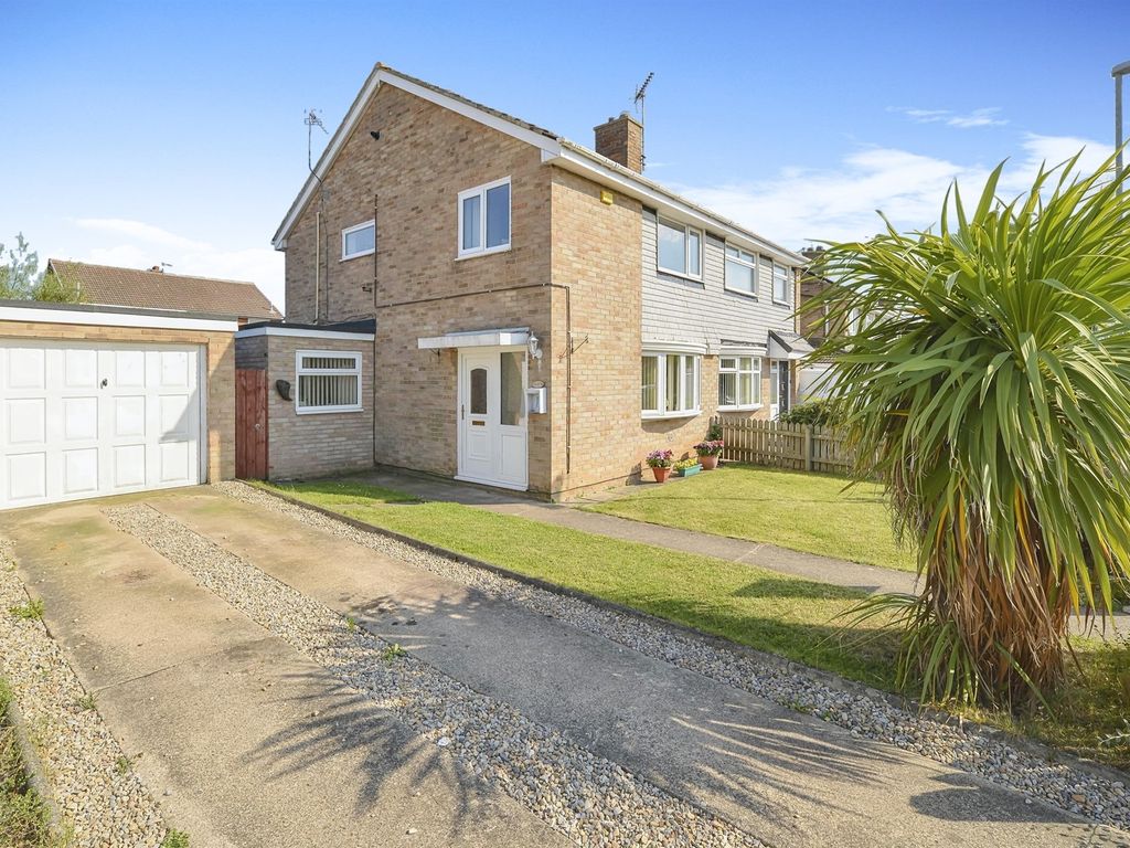 3 bed semidetached house for sale in Verwood Close, StocktonOnTees