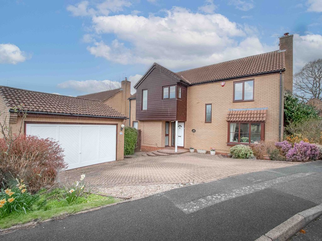 4 bed detached house for sale in Brookfield Close, Hunt End, Redditch