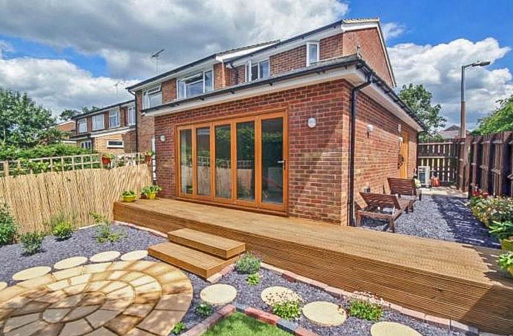 3 bed semidetached house to rent in Barclay Close, Hertford Heath