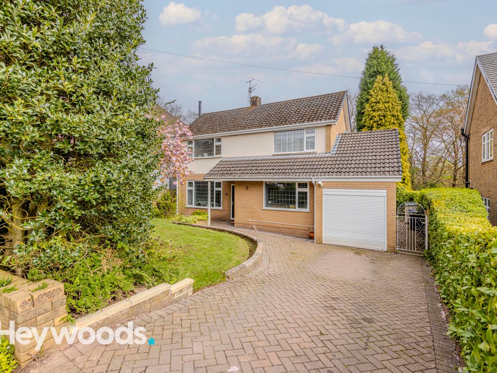 3 bed detached house for sale in Abbots Way, Westlands, Newcastle Under