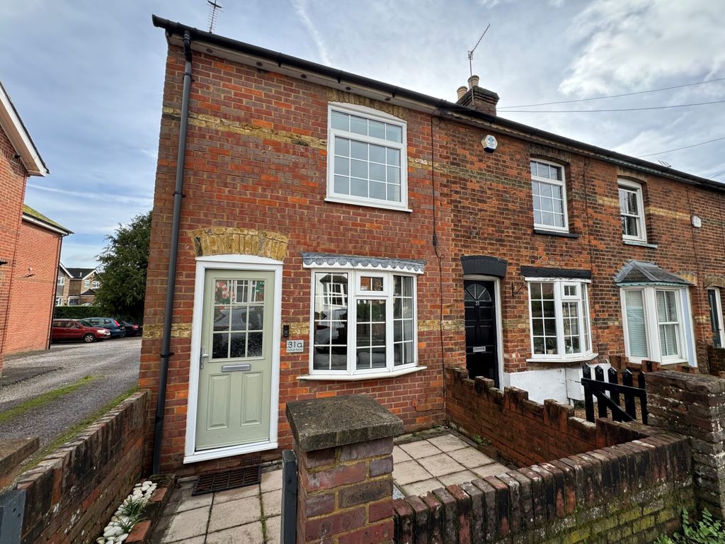 2 bed end terrace house for sale in Station Road, Loudwater, High