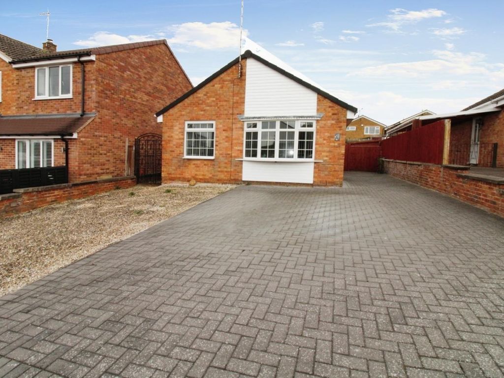 2 bed detached bungalow for sale in Fieldway Crescent, Great Glen