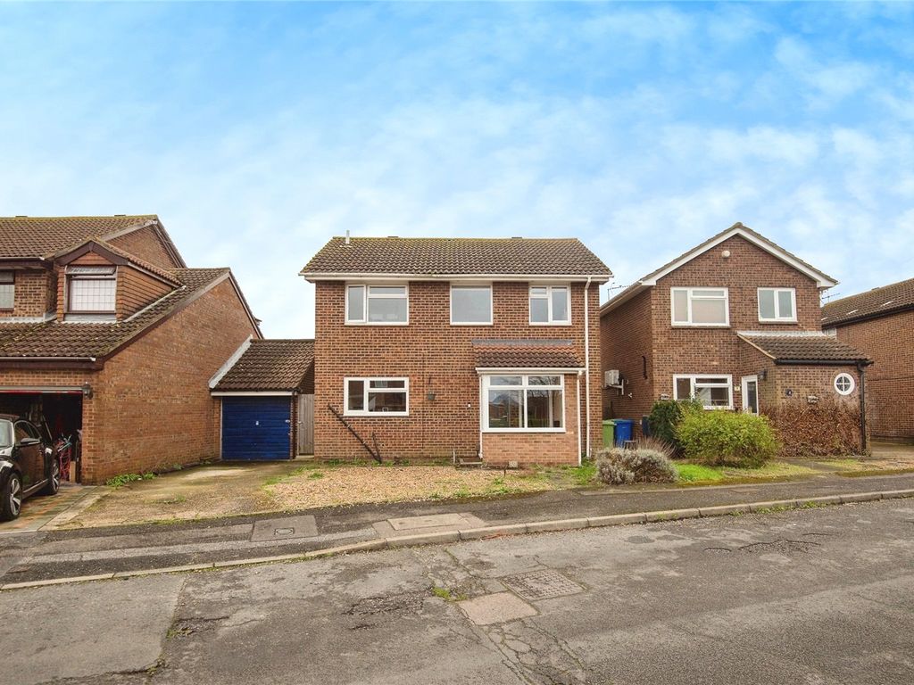 4 bed detached house for sale in Fallowfield, Sittingbourne, Kent ME10, £380,000 Zoopla