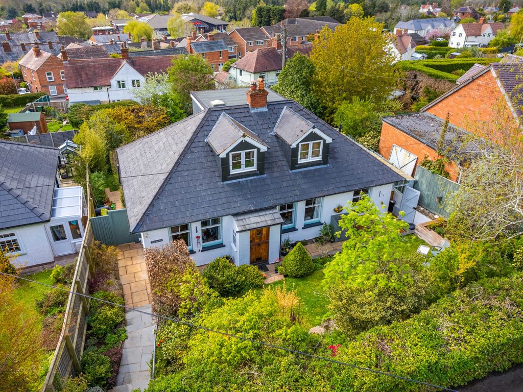 4 bed detached bungalow for sale in Bank Crescent, Ledbury HR8, £
