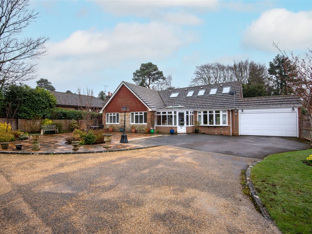 4 bed detached house for sale in Link Hill, Storrington, Pulborough