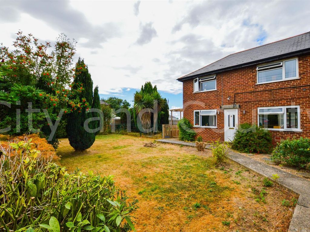 3 bed semidetached house for sale in Broadgate, Whaplode Drove
