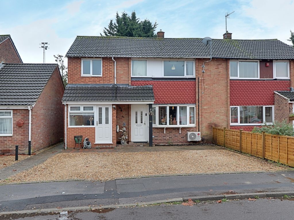 5 bed semidetached house for sale in Mansfield Road, Basingstoke