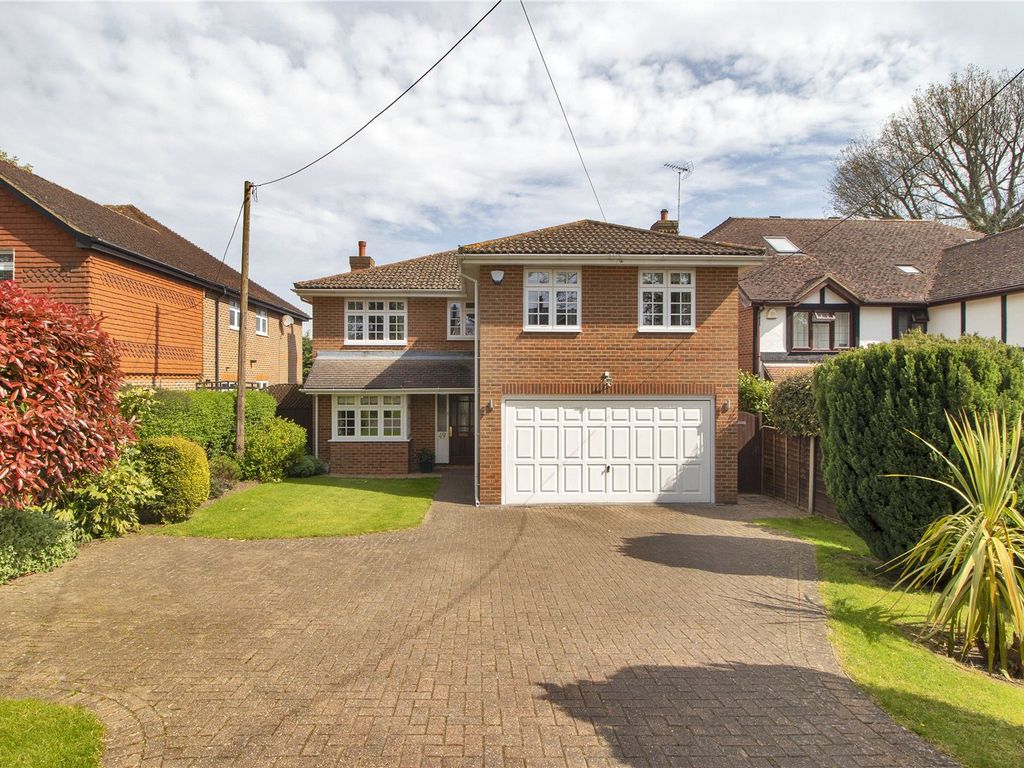 5 bed country house for sale in Fawkham Avenue, Longfield, Kent DA3