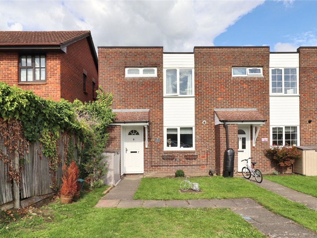 3 bed end terrace house for sale in Tringham Close, Ottershaw, Chertsey