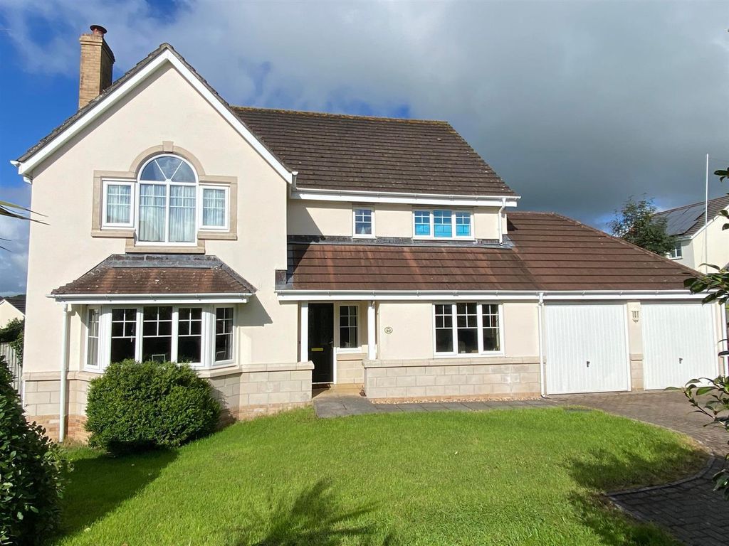 5 bed detached house for sale in The Willows, Chilsworthy, Holsworthy