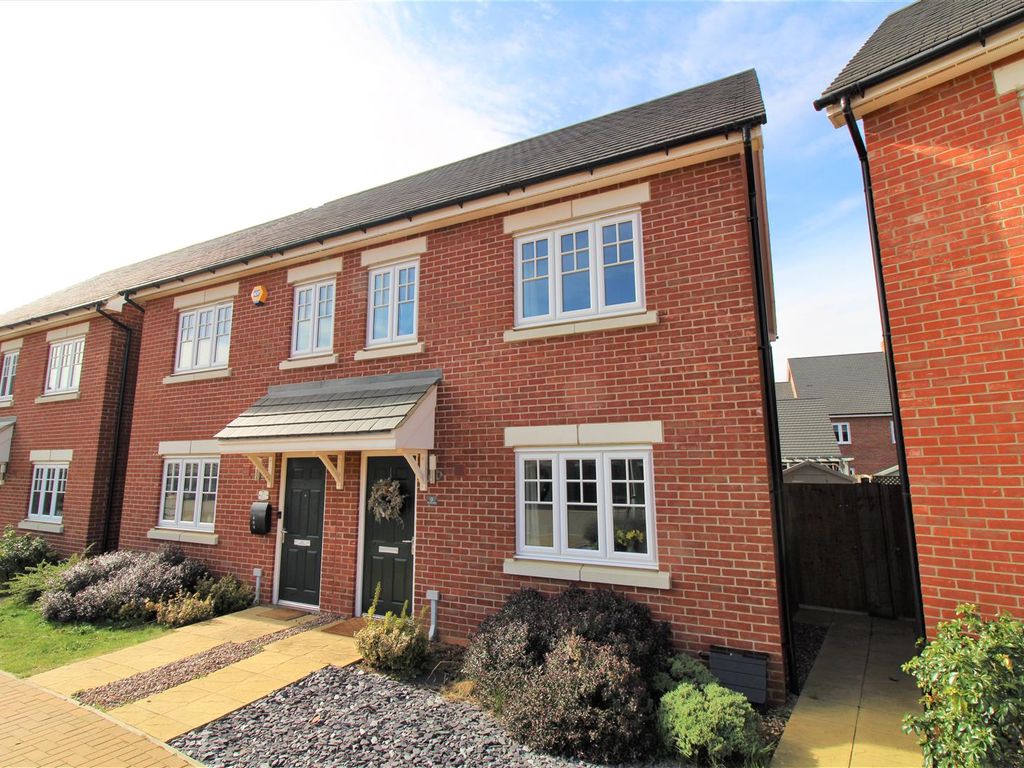 3 bed semidetached house for sale in Winchell Mews, Great Denham