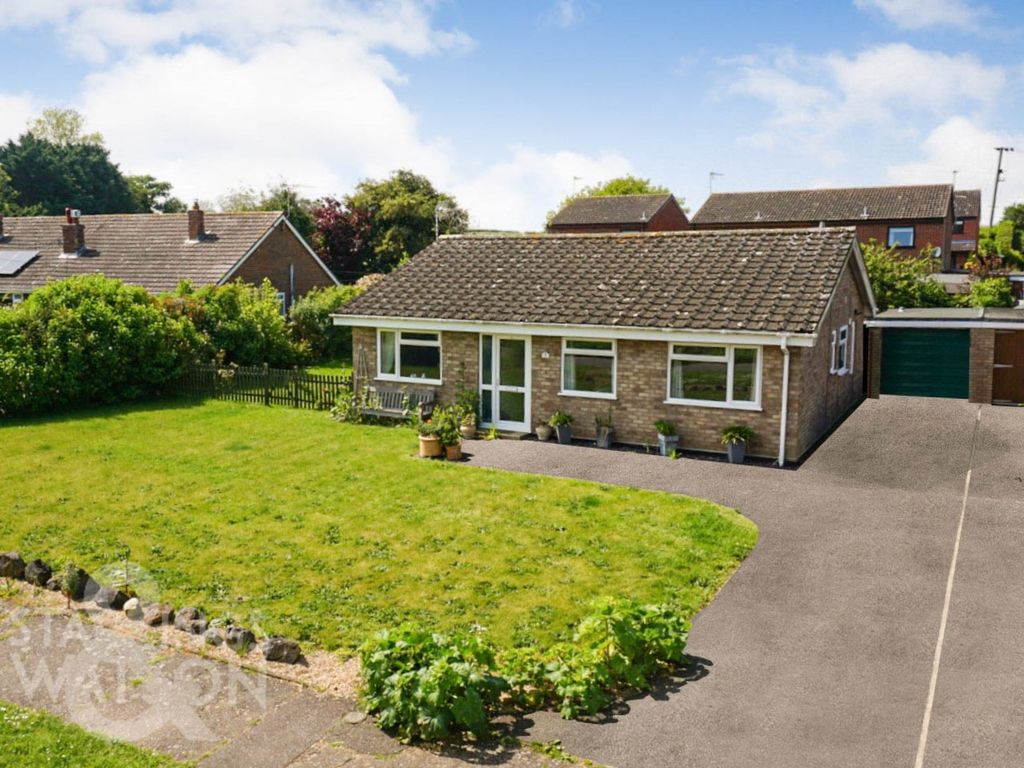 3 bed detached bungalow for sale in Low Road, Wortwell, Harleston IP20