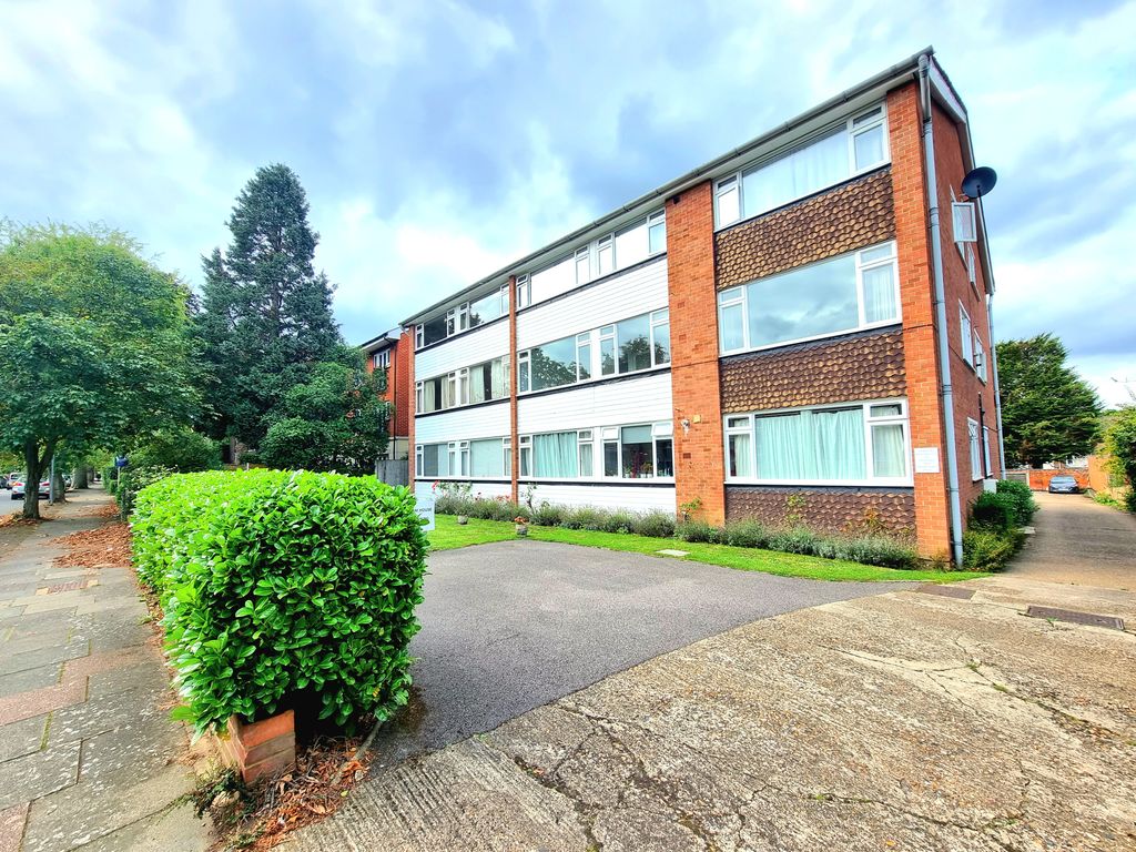 2 bed flat for sale in Lovelace Road, Surbiton KT6, £390,000 Zoopla