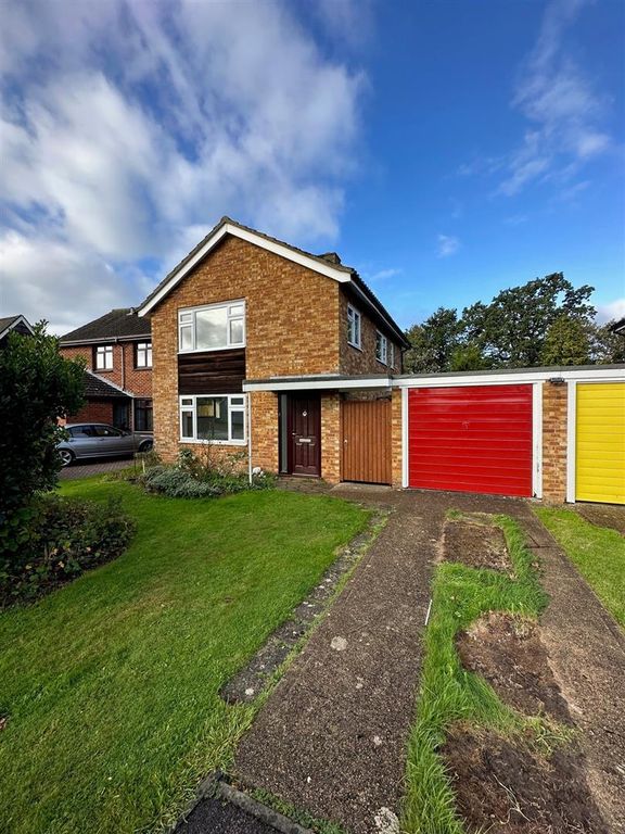 3 bed detached house to rent in South Lodge, Fareham PO15, £1,600 pcm