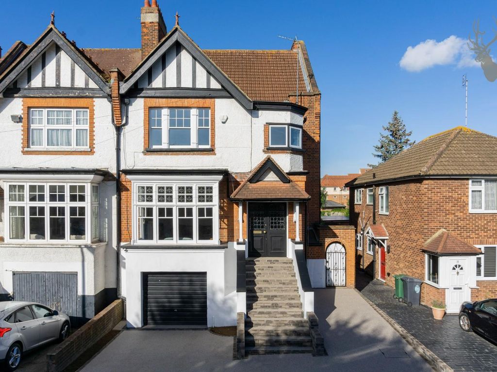 4 bed property for sale in Farnley Road, London E4 Zoopla