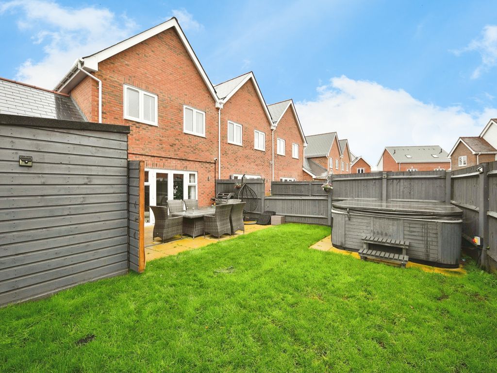 3 bed end terrace house for sale in Martin Lane, Snodland, Kent ME6, £